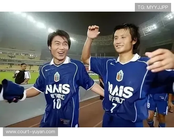 80年代足球左后卫球星风采回顾与传奇影响分析